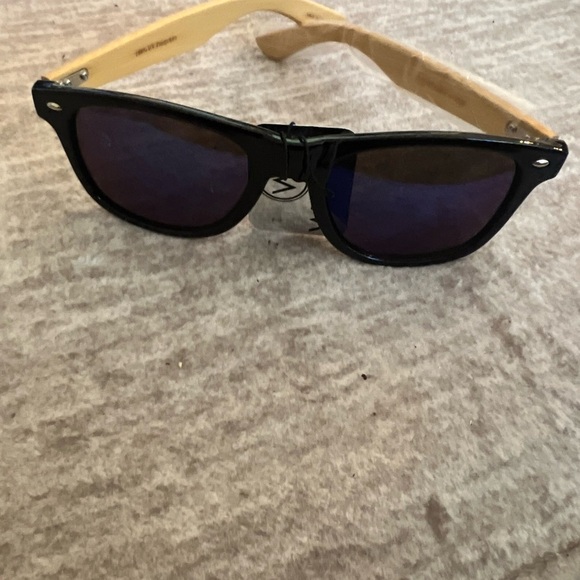 Wayfarer Adult Black and Wood Frame Blue Lens Sunglasses New - Picture 2 of 2